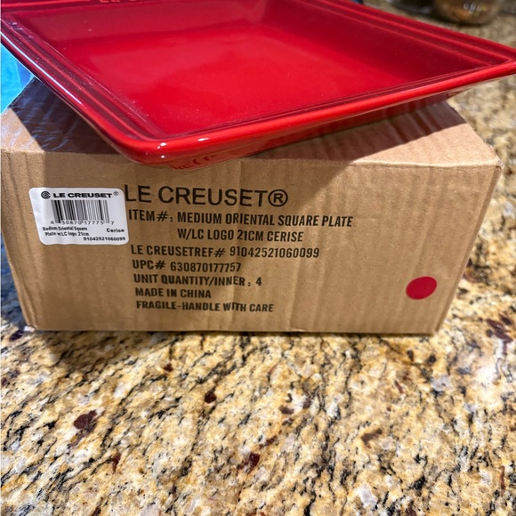 NWT Set of 2 Le Creuset Medium Oriental Square Plate w LC logo 21cm (Cerise) - Picture 2 of 14